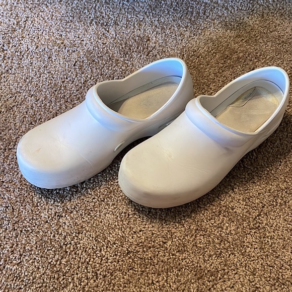 Pullovers and boots - Picture 6 of 6